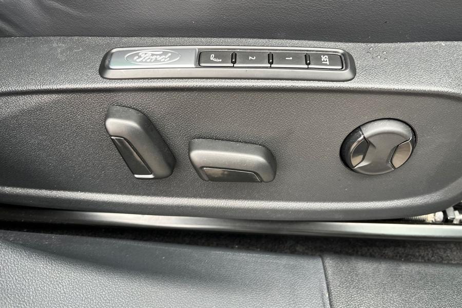 Ford Explorer Photo autoimg-85852e2e882ccd8170fb20ccb79fc61986631596.jpg