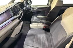 Volkswagen Multivan Photo 2