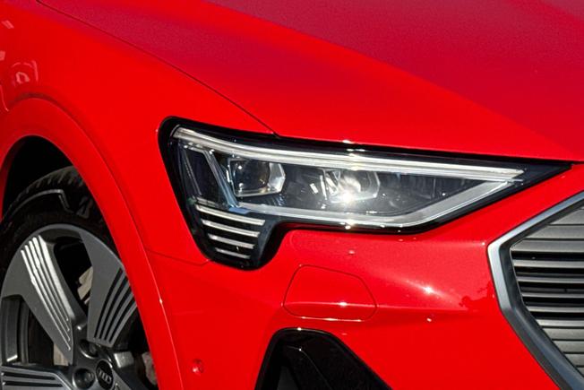Audi e-tron Photo 19