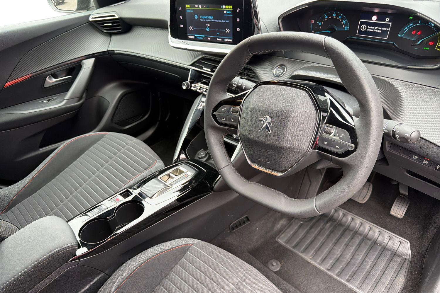 Peugeot E-2008 Photo 8