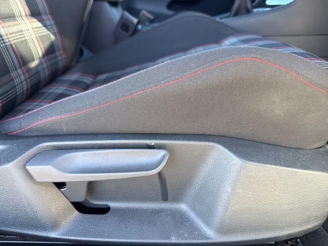 VOLKSWAGEN Golf Photo 24