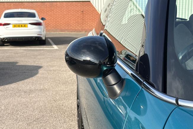 MINI Hatchback Photo 20