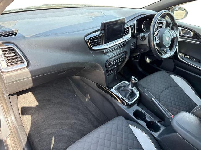 KIA Ceed Photo 2