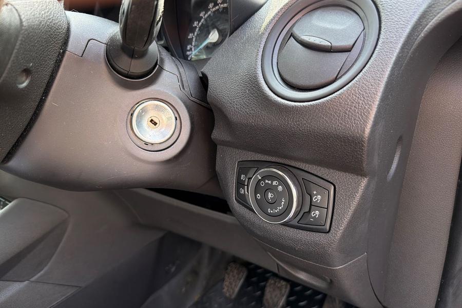 Ford TRANSIT COURIER Photo autoimg-85996d712e2fcdc84e8e7e52a2f5758dacabf392.jpg