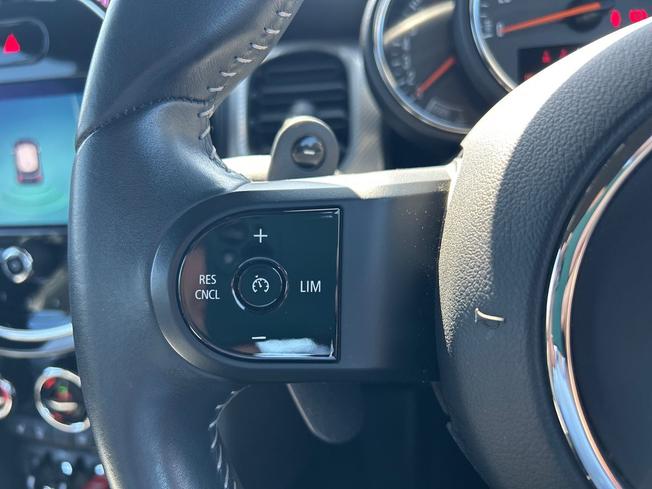 MINI Hatch Photo 16