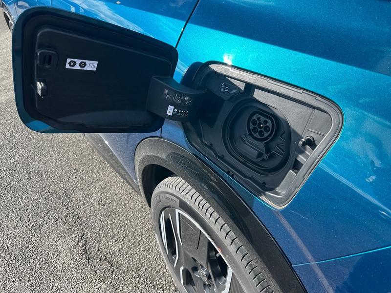 Used Peugeot E-3008 NV24RXS 31