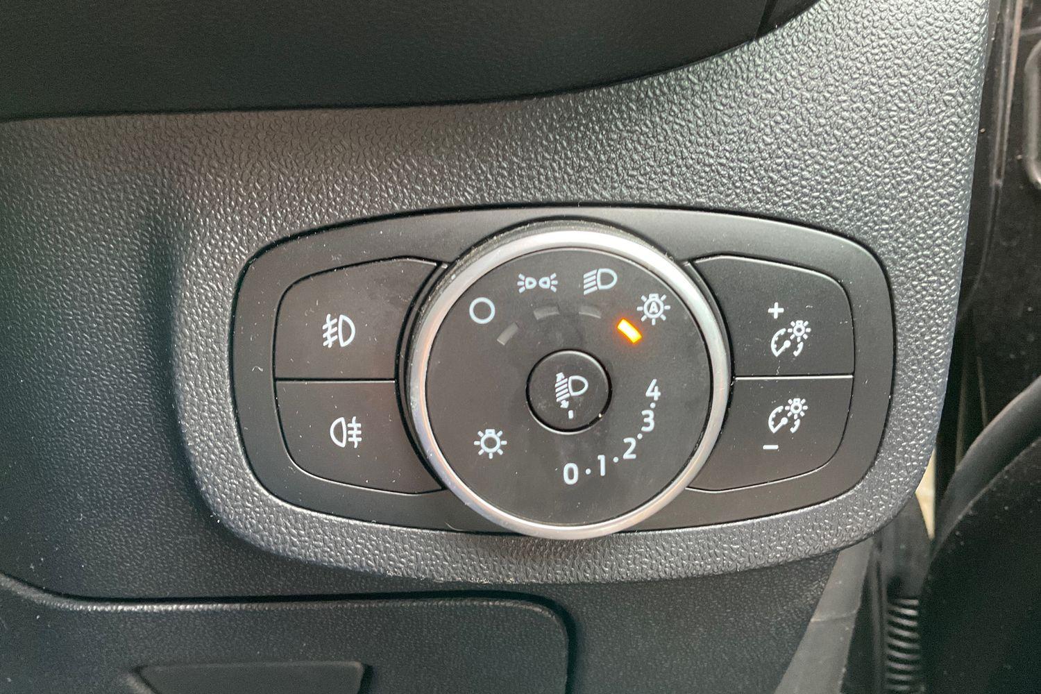Ford FIESTA Photo 32