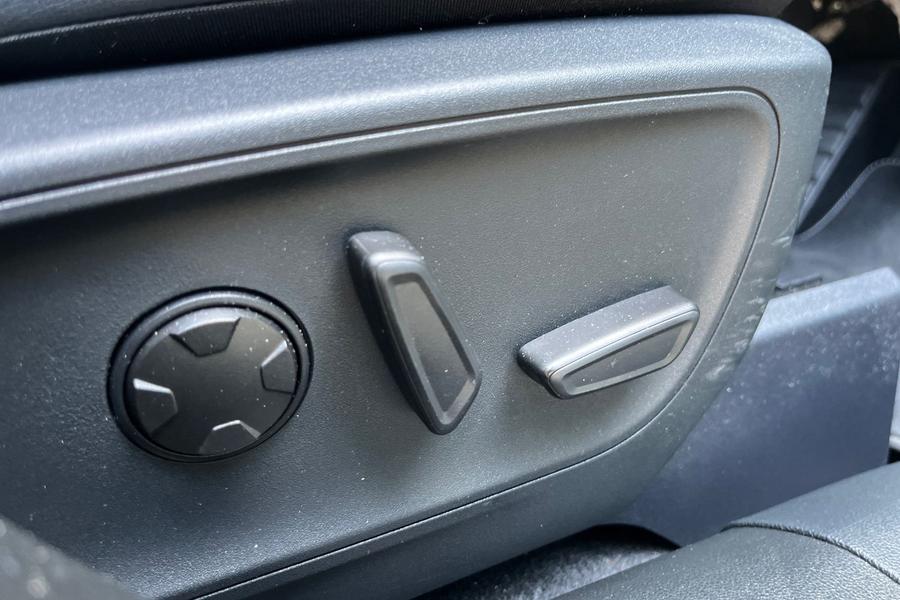 Ford Kuga Photo autoimg-85ac1a3a470cc9a429e77b0bda28843ec594eef9.jpg