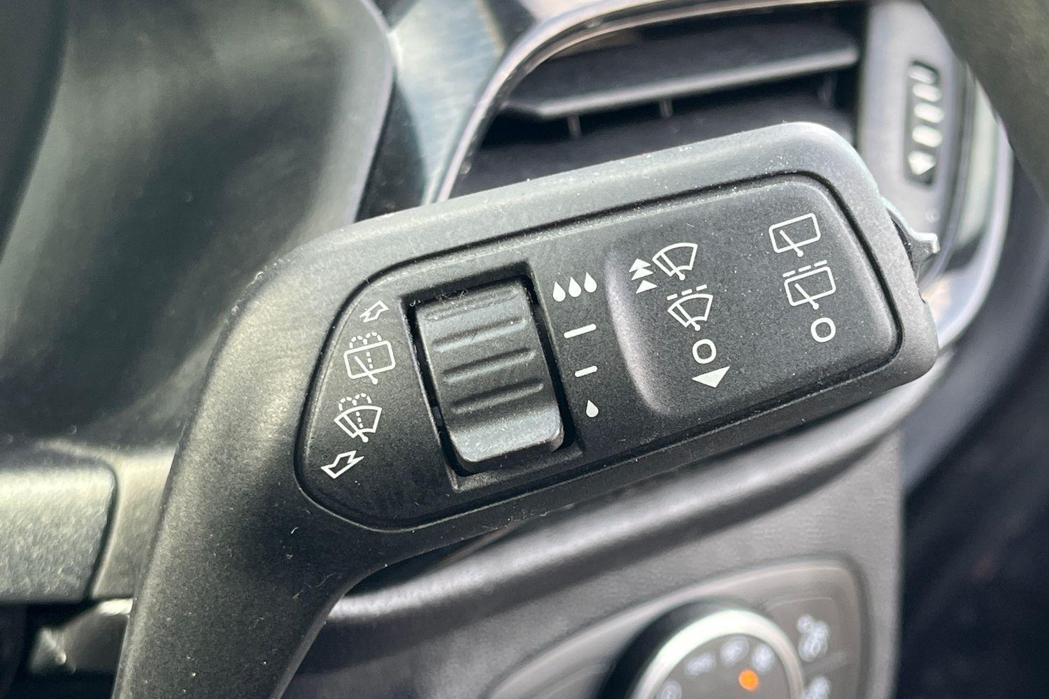 Ford FIESTA Photo 14