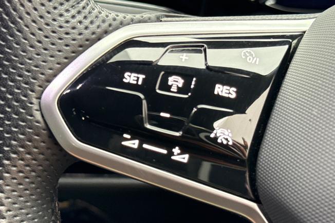 VOLKSWAGEN Golf Photo 16