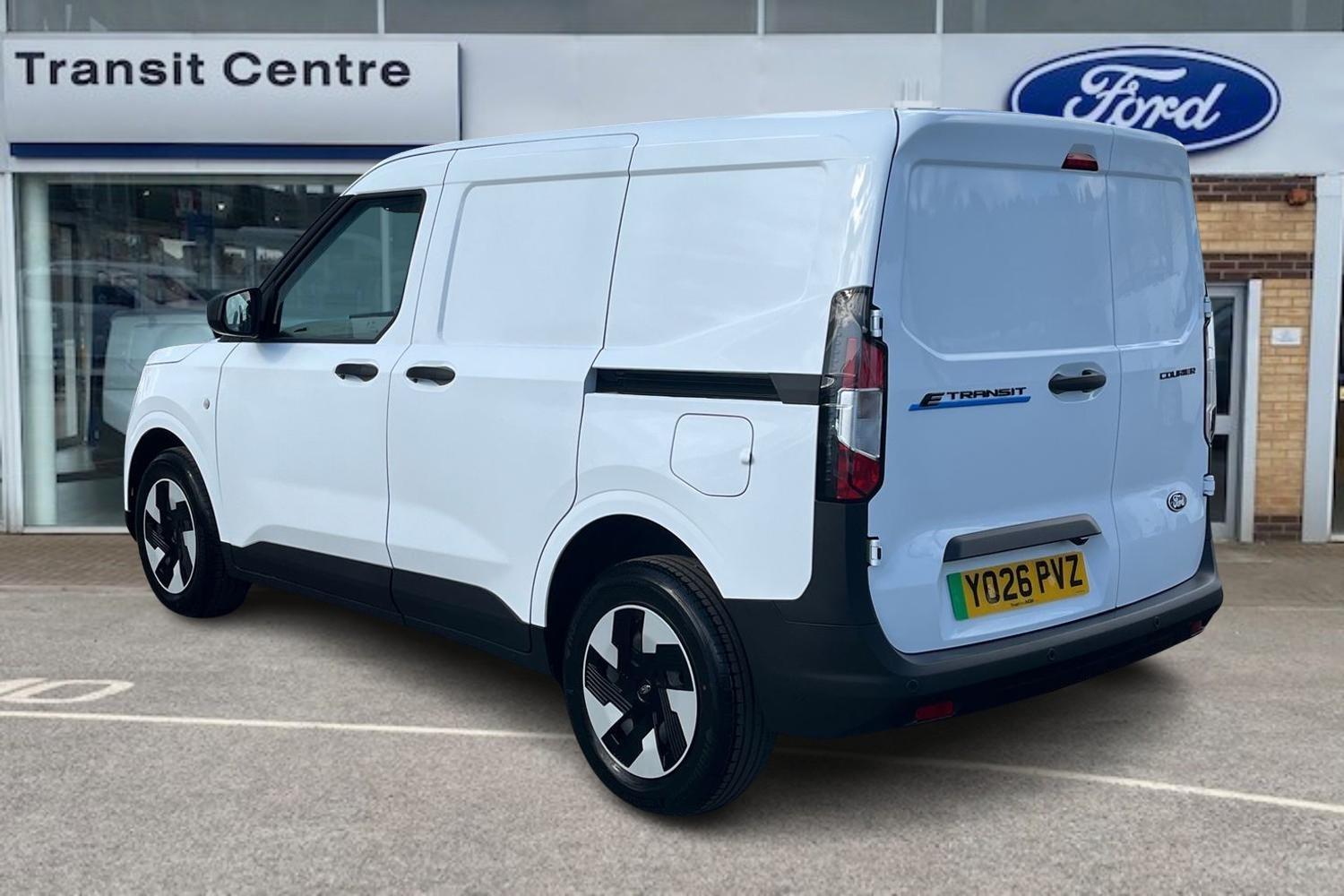 Ford TRANSIT E-COURIER Photo 1