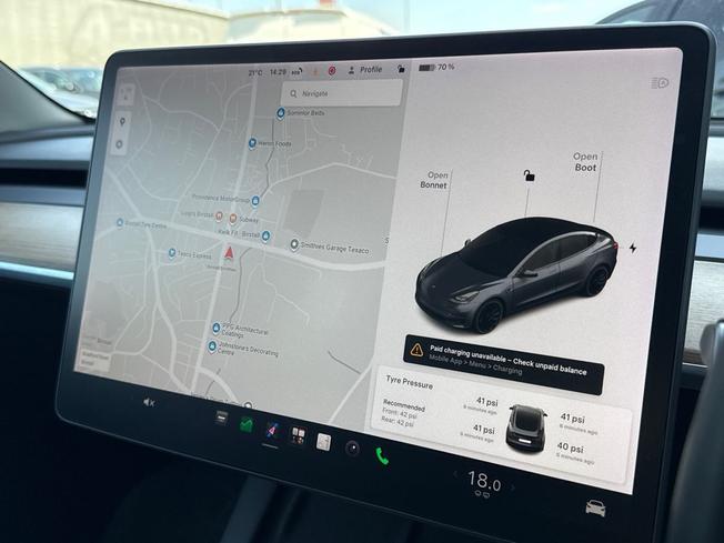 TESLA Model 3 Photo 14