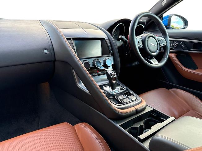 JAGUAR F-Type Photo 10