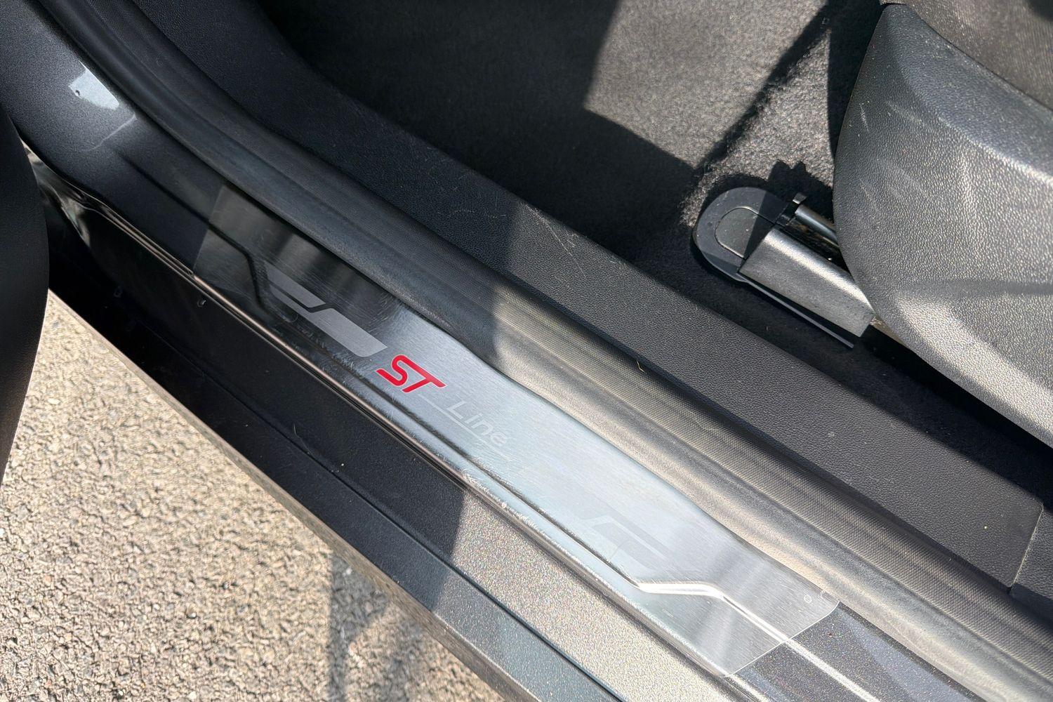 Ford FIESTA Photo 37