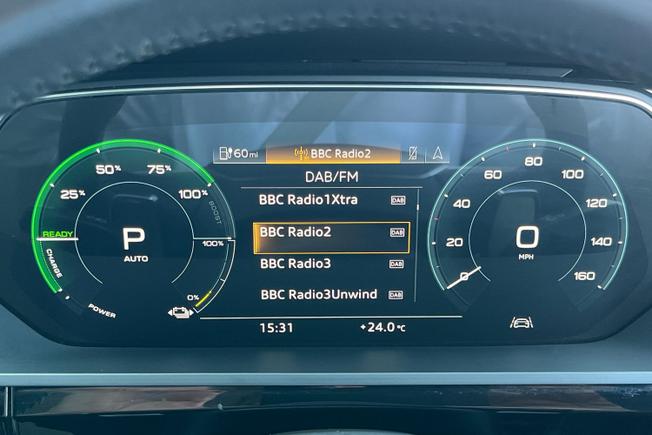 AUDI e-tron Photo 15