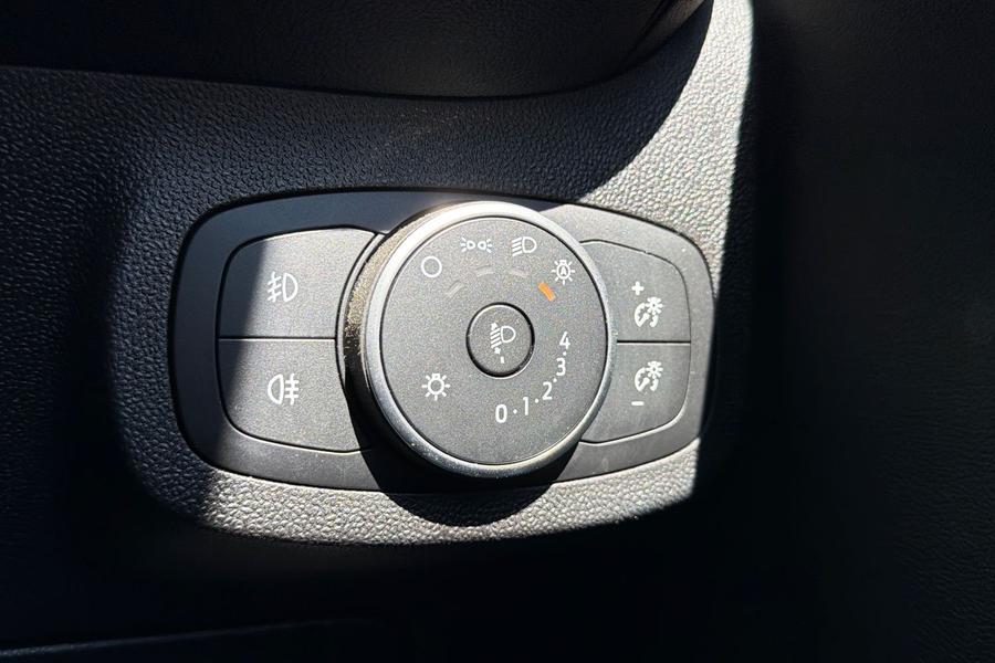 Ford FIESTA Photo autoimg-85d9eb98dd834beb8bf29610e3c822f3c8cd88da.jpg