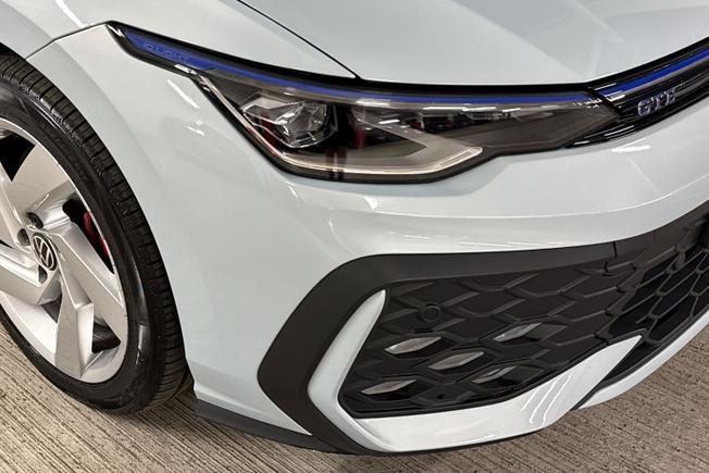 VOLKSWAGEN Golf Photo 19