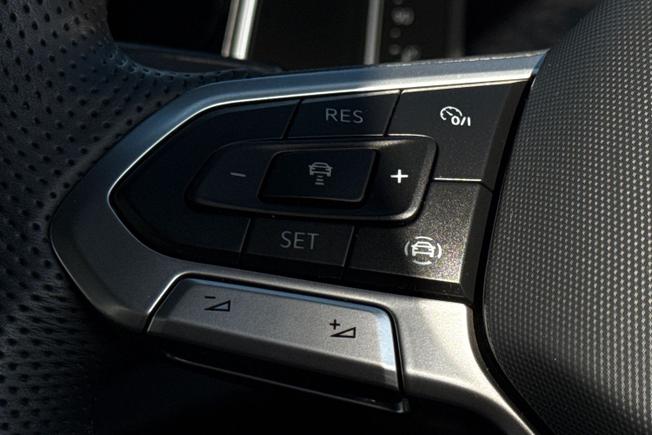 Volkswagen T-Roc Photo 16