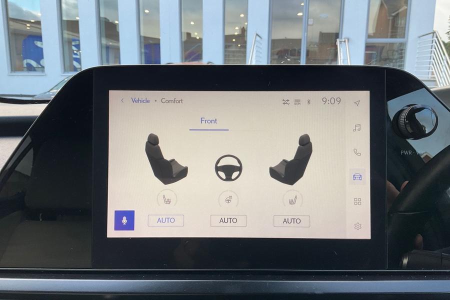 Lexus UX Photo autoimg-85e589acf393045a88dba4cc85e092548e8240cb.jpg