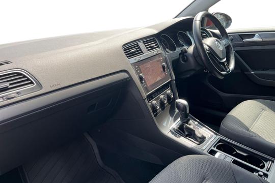 Volkswagen Golf Photo autoimg-85e9a731d99c94ee63cf78fae3a188c30dc2bd5e.jpg
