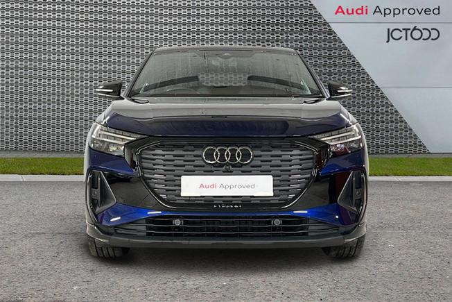 AUDI Q4 e-tron Photo 8
