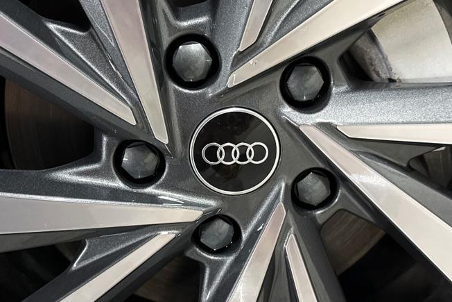 Audi Q6 e-tron Photo 32