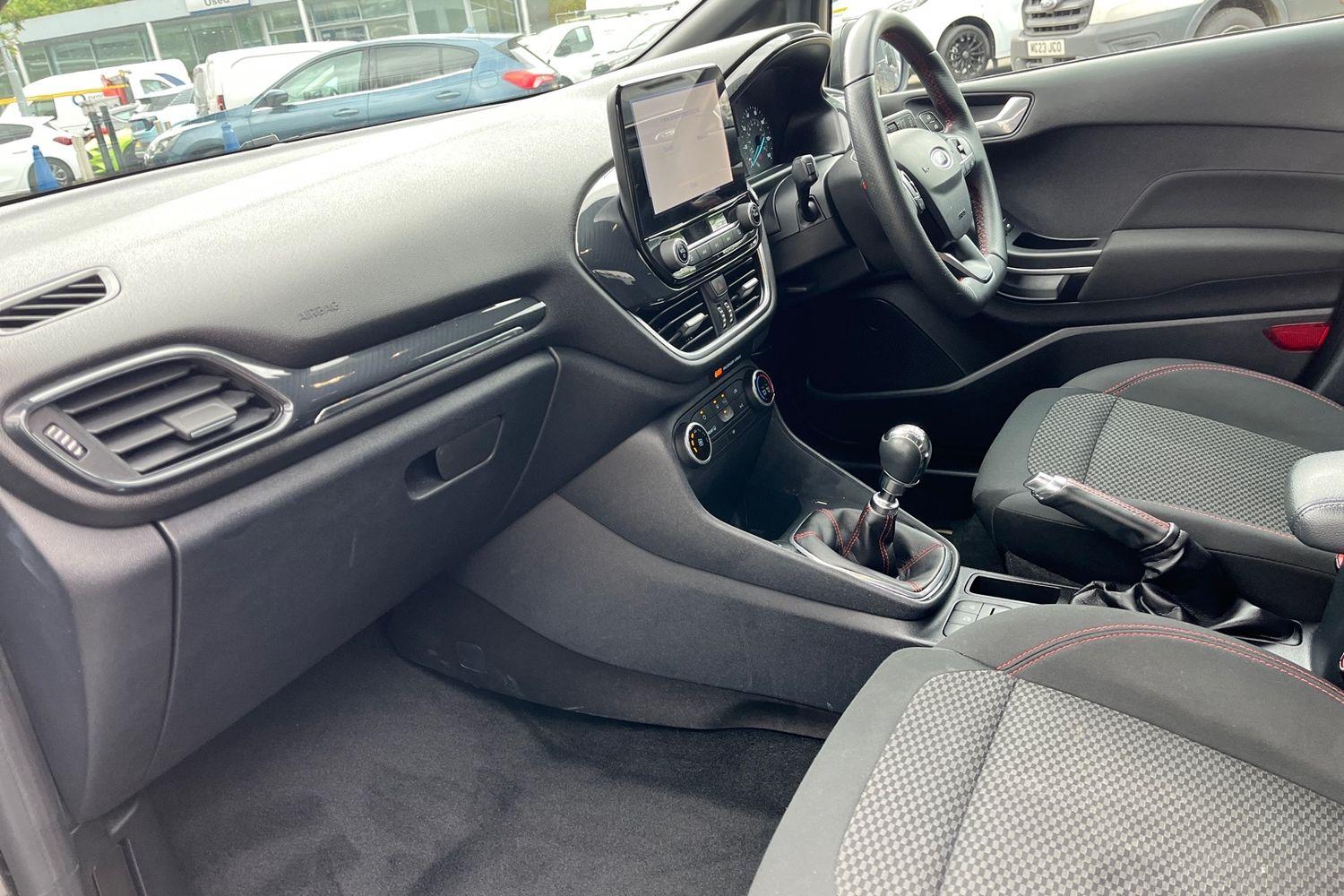 Ford Fiesta Photo 17