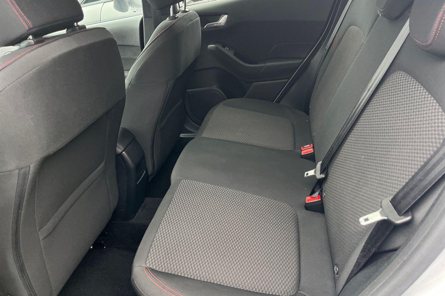 Ford FIESTA Photo 19