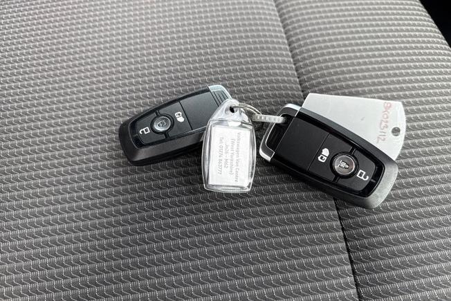 VOLKSWAGEN E-Transporter Photo 44