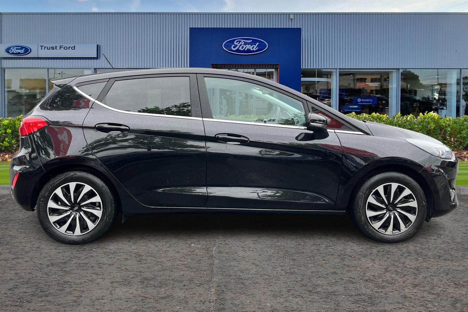 Ford FIESTA Photo 2