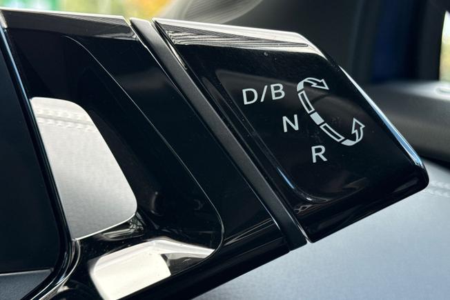 VOLKSWAGEN ID.4 Photo 15