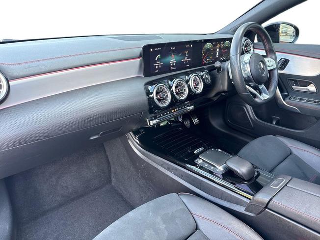 MERCEDES-BENZ CLA Photo 2