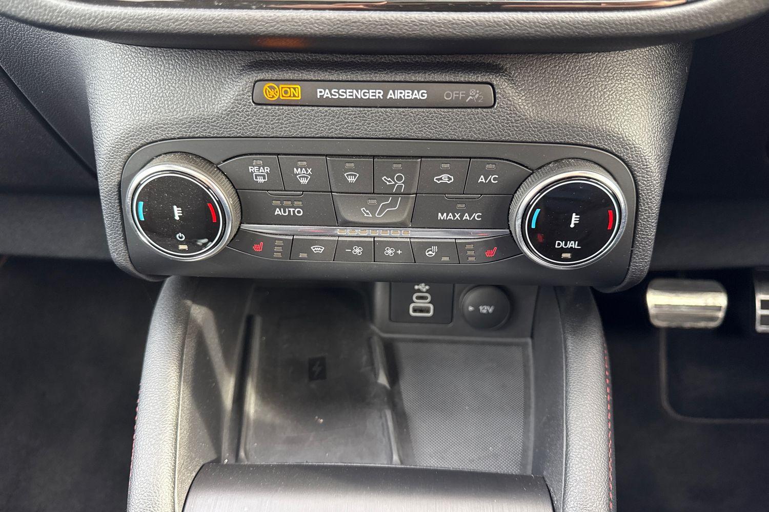 Ford KUGA Photo 32