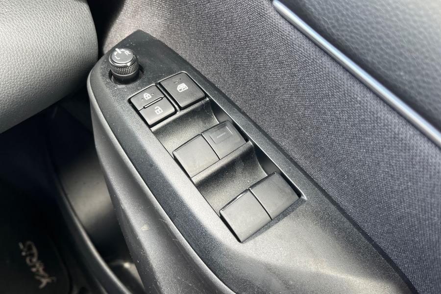 Toyota YARIS Photo autoimg-8621a64a3c098b5e4de16b9e7c32d1a62273ce87.jpg