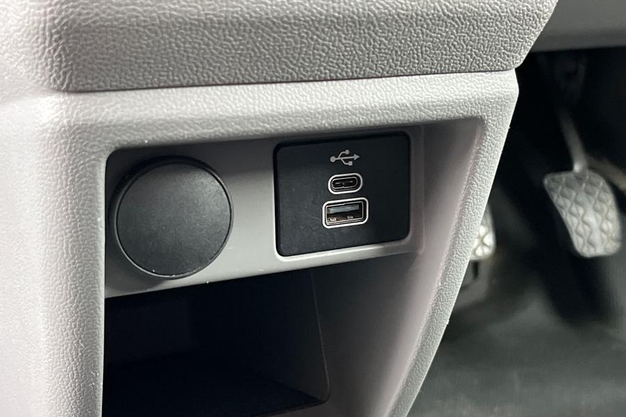 Ford TRANSIT CUSTOM Photo autoimg-8621a7870f21d69c4697b1db03bf7704e9f82c6f.jpg