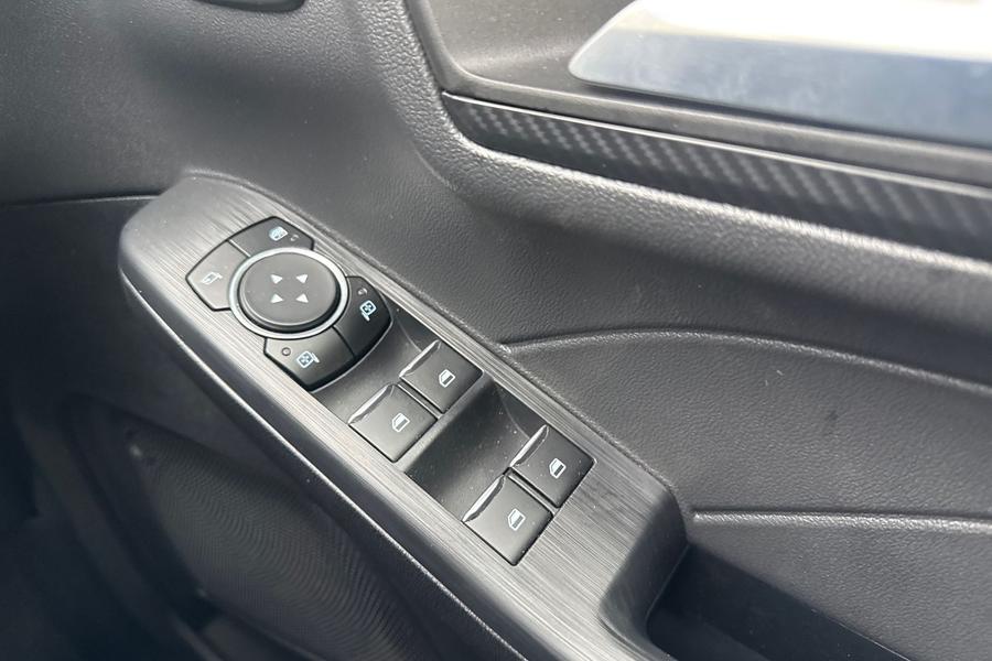 Ford KUGA Photo autoimg-8626c1f326be4d1950773fa566cd61cc7a9057af.jpg