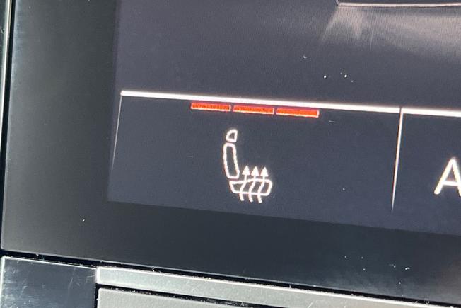 AUDI Q8 E-Tron Photo 25