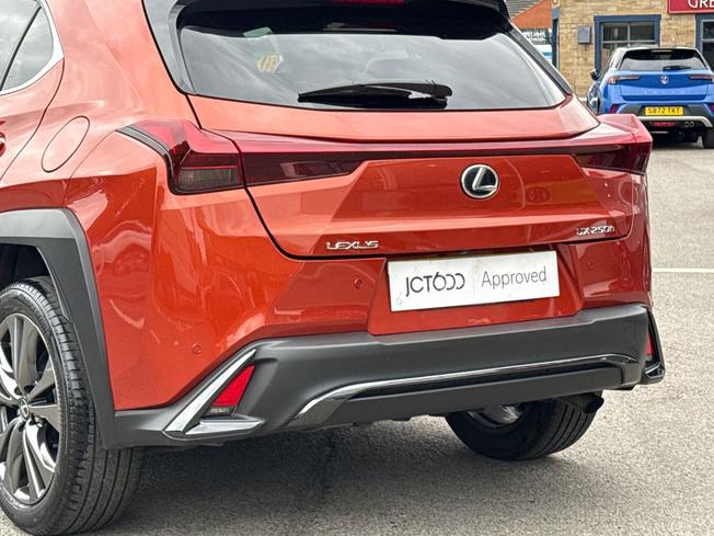 LEXUS Ux Photo 37