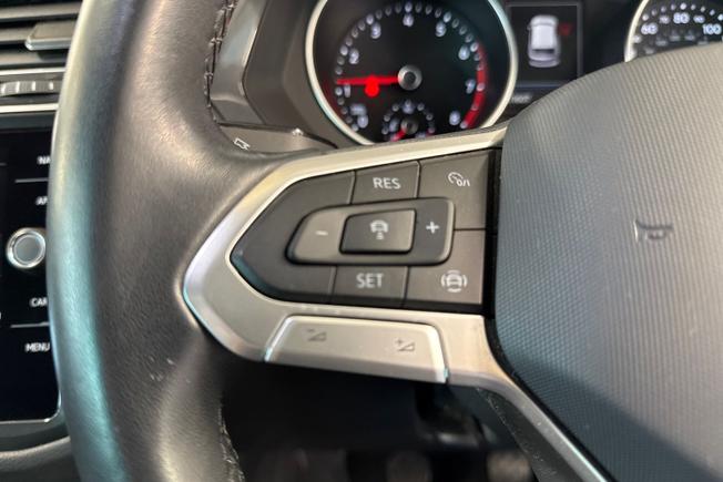 VOLKSWAGEN Tiguan Photo 16