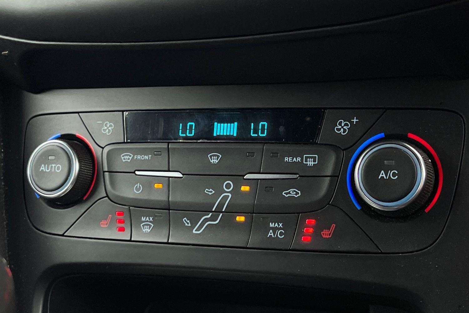 Ford Focus Photo 32