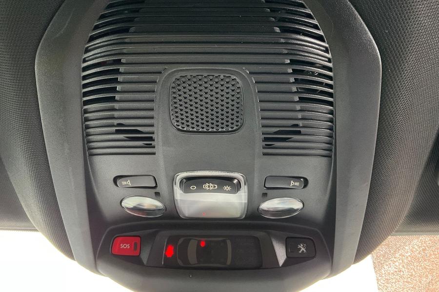 Peugeot 5008 Photo autoimg-863f37f763c7611e66bb8b94e8cf699cd75568ff.jpg