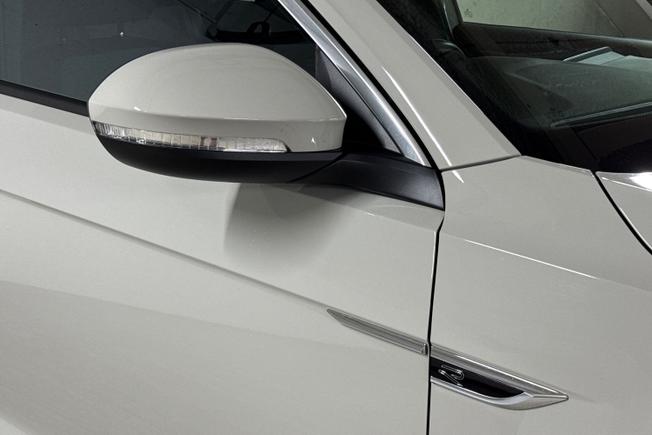 VOLKSWAGEN T-Roc Photo 20