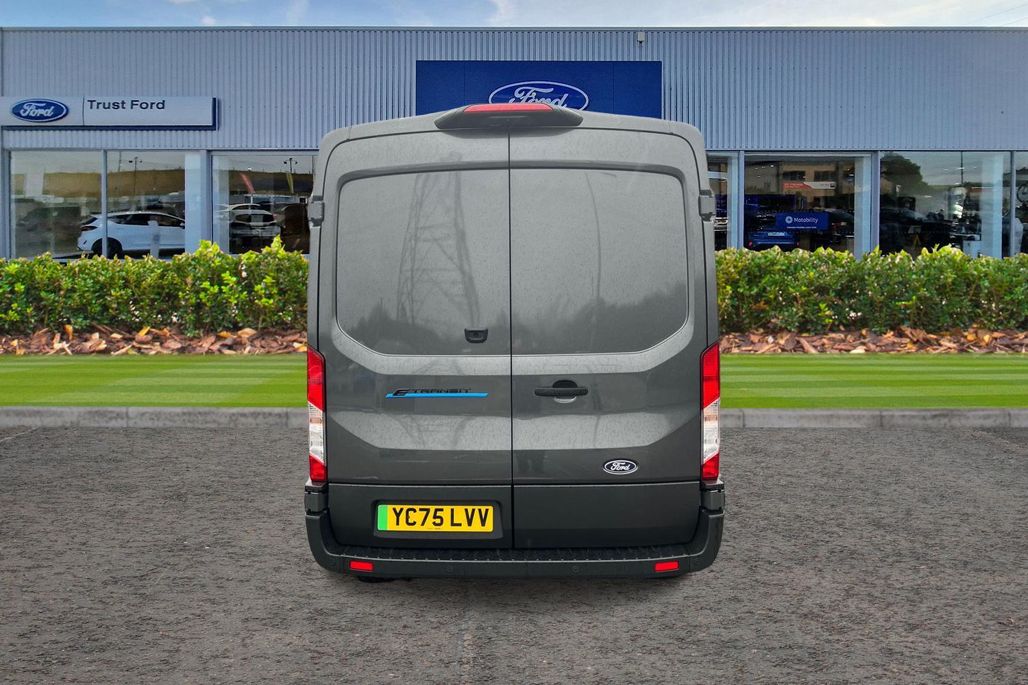 Ford E-TRANSIT Photo 11