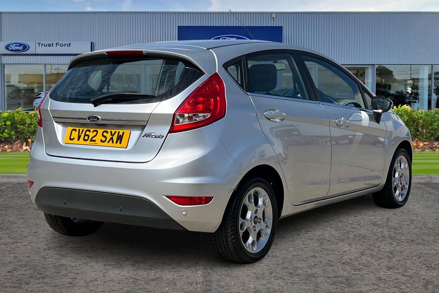 Ford Fiesta Photo 3