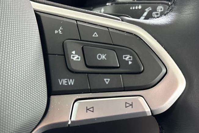 VOLKSWAGEN T-Roc Photo 17