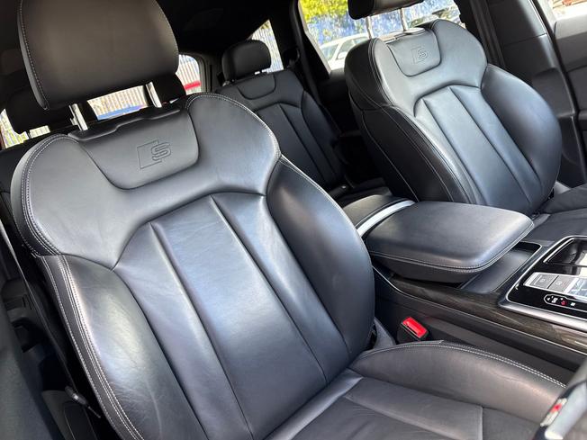 AUDI Q7 Photo 30