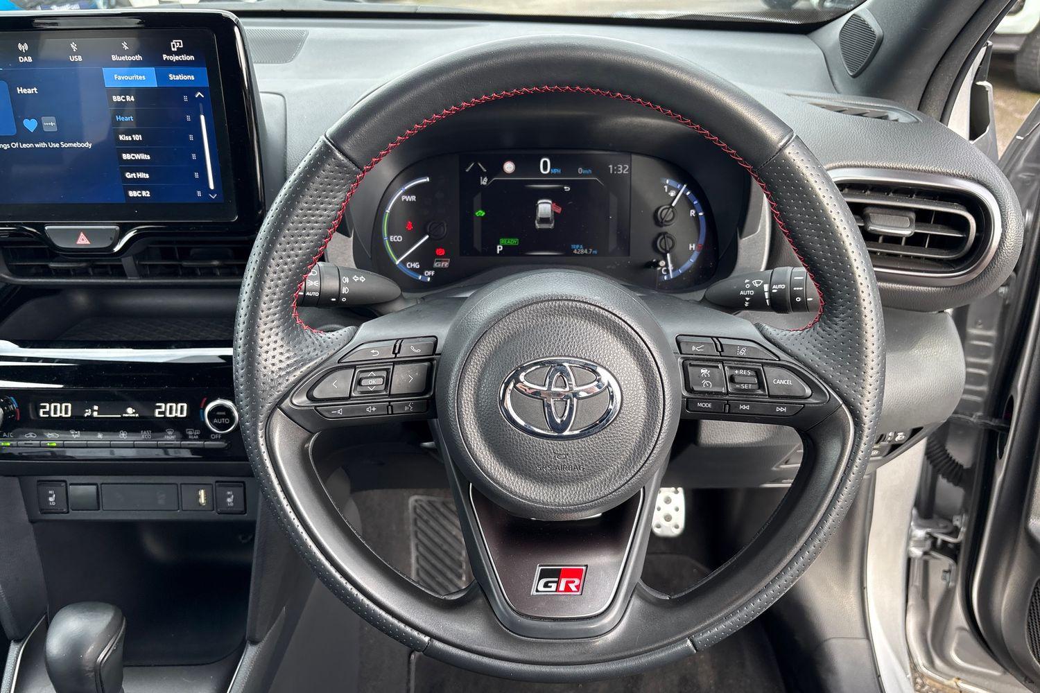 Toyota YARIS CROSS Photo 11