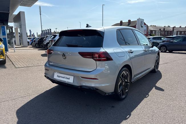 VOLKSWAGEN Golf Photo 24