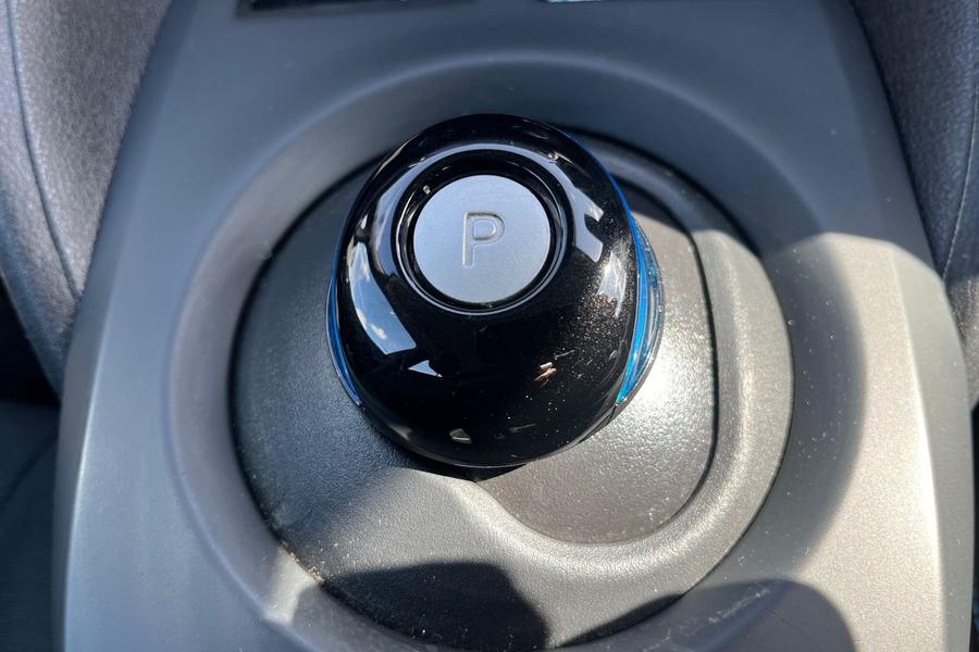 Nissan Leaf Photo autoimg-86849d523351807ae66058f7c184749ba9dc9cc6.jpg