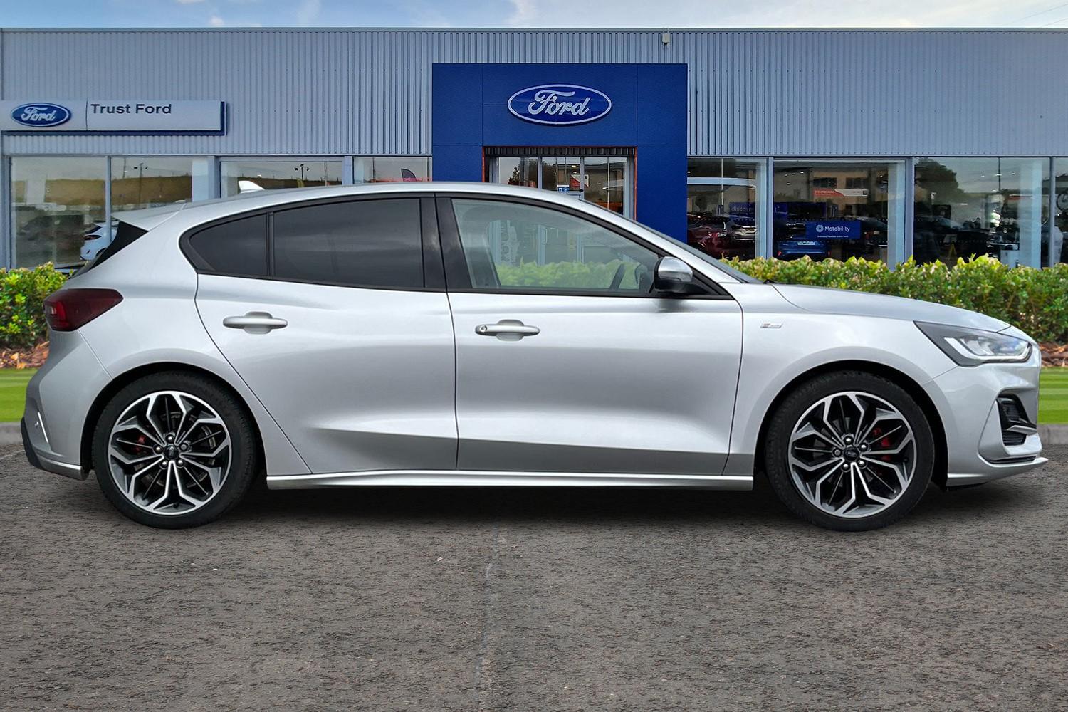 Ford FOCUS Photo 2